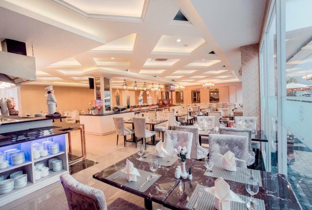 Savero Hotel Depok Buitenkant foto